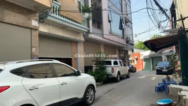 Cho thuê nhà phân lô Nguyễn Xiển Thanh Xuân 50m x 4T x 18tr, vỉa hè, ô tô