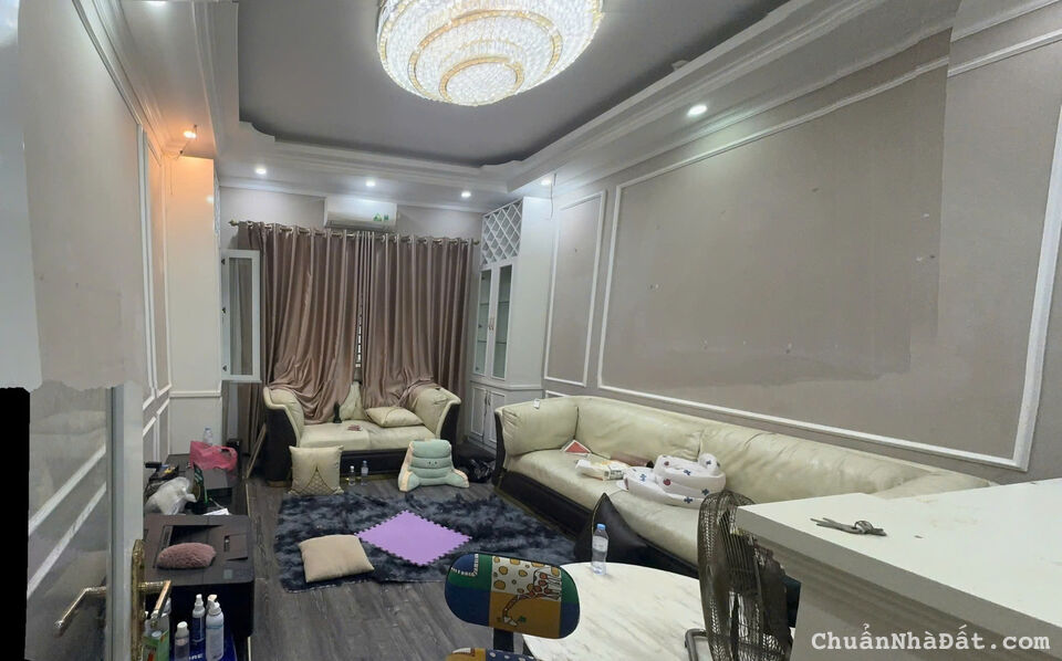 Cho thuê nhà ngõ thông, ô tô, KD Thái Thịnh 1, Đống Đa 48m x 5T giá 25 triệu, đủ đồ