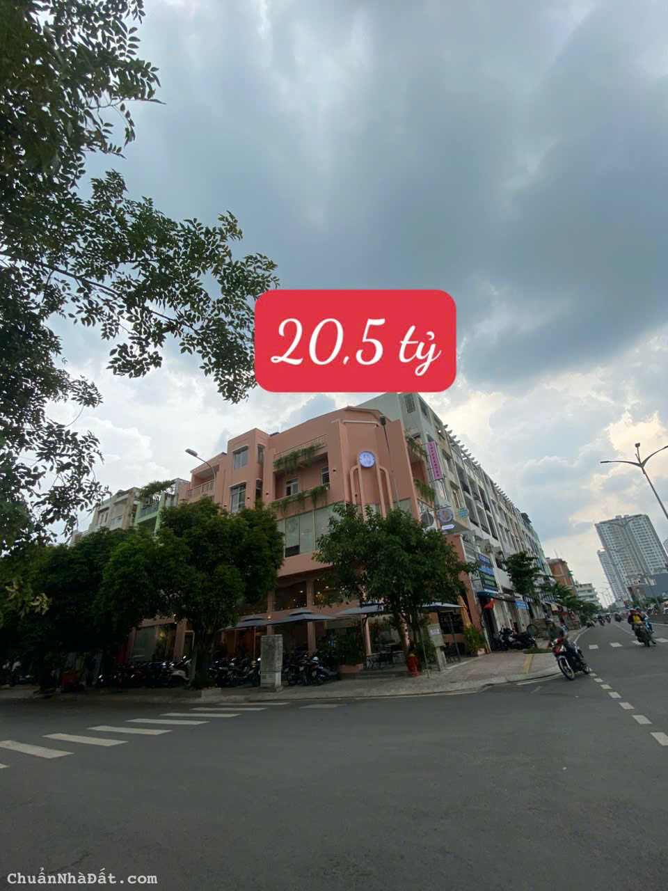 Chính chủ cần bán căn Góc 2 mặt tiền Lạc Long Quân P5 Quận 11. DT 4.8x15m trệt 3 lầu giá 20,5 tỷ