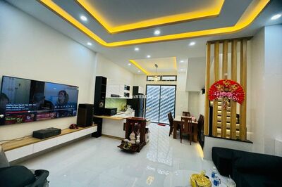 12,8 tỷ sở hữu Nhà mới xây 100% HXH 5m đường Võ Văn Kiệt P. Cô Giang Quận . DT 10x5,5m trệt 3 lầu B