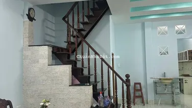 Nhà 2 mặt tiền hẻm oto, cách Võ Văn Ngân 6m. 2pn 2wc, sẵn máy lạnh