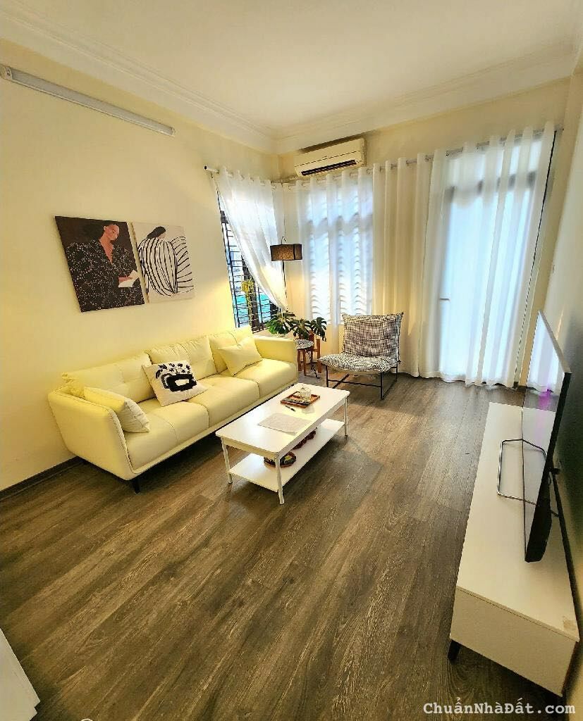 Tân Mai. Nhà dân xây thoáng sáng, gara ô tô, ngõ kinh doanh.