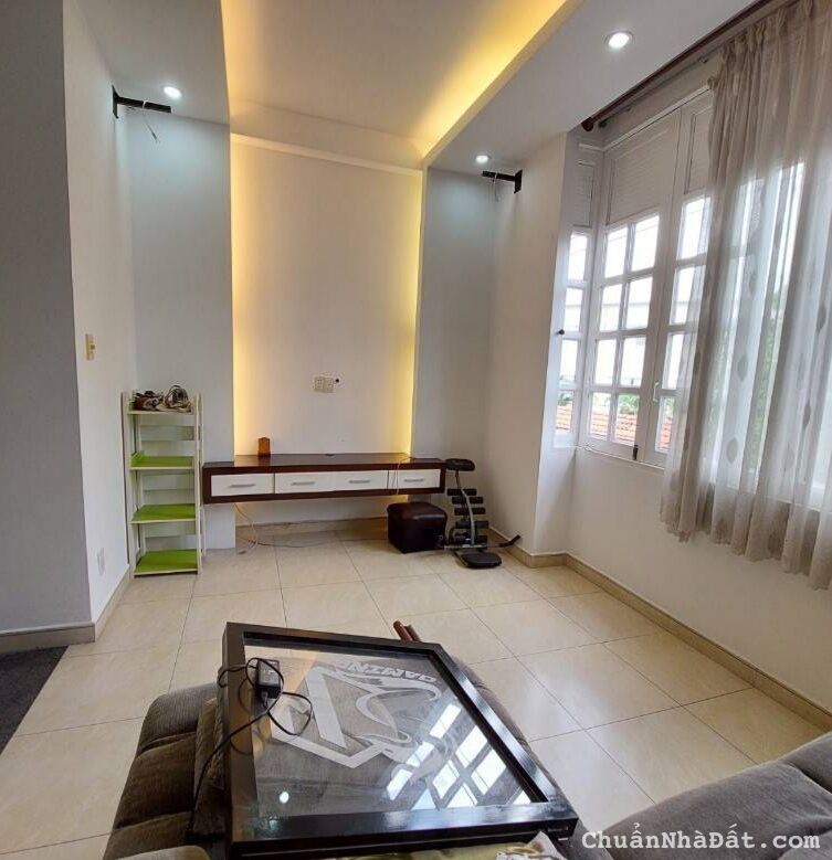 Nhà cho thuê ngang 5.3m x 8.5m, 3 phòng ngủ, đường Nguyễn Bặc, Tân Bình.