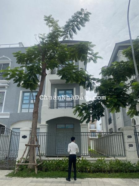 30 triệu thuê ngay biệt thự 200m2 Hoàn thiện cơ bản tại Vinhomes Grand Park ở và kinh doanh ngay