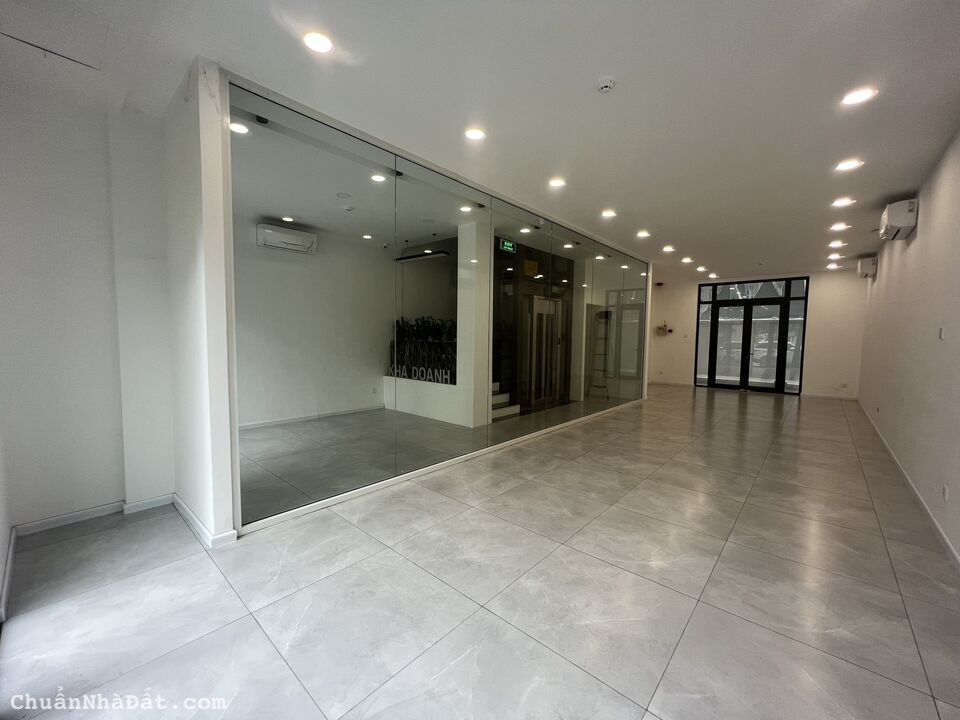 Cho thuê mặt bằng kinh doanh, làm văn phòng 126m2 Tầng Trệt có máy lạnh 15 triệu/ tháng Vinhomes Q9