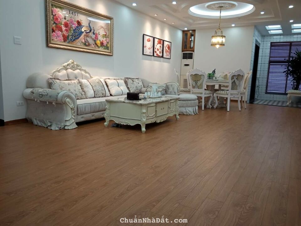 Bán căn hộ E3 Vũ Phạm Hàm 95m2 3PN 2WC nhà đẹp đủ đồ về ở luôn giá 6.* tỷ LH 0356593622