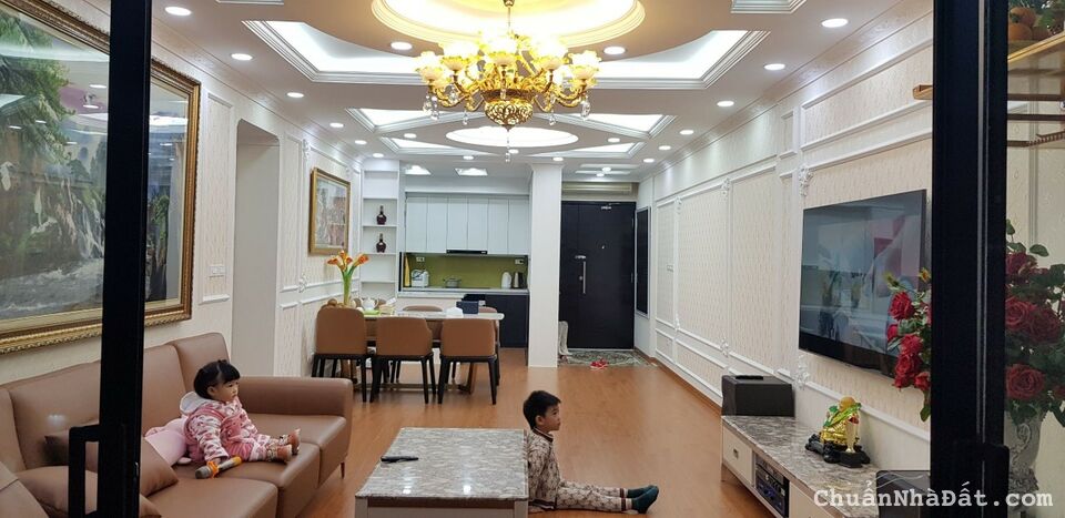 Bán căn hộ CT1 Vimeco Nguyễn Chánh 145m2 4PN 2WC nhà đẹp đủ đồ, ban công Đông Nam giá 8.* tỷ CTL