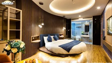 Bán khách sạn mặt Hẻm đầu đường Trần Quang Khải, Nha Trang. 160m2, 20 tầng 70 phòng, 90 tỷ.