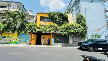 Cho Thuê Nhà Mặt Tiền 30 Bùi Thị Xuân, P2, Q. Tân Bình ( 18,3x22 ) SD 1100m2, Trệt 2 Lầu