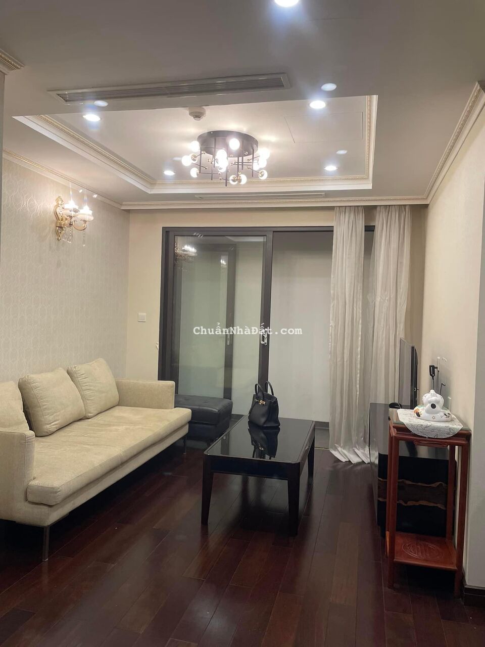 Cho thuê căn hộ HC Golden B , 72m2 2PN Full đồ giá 12tr/tháng.