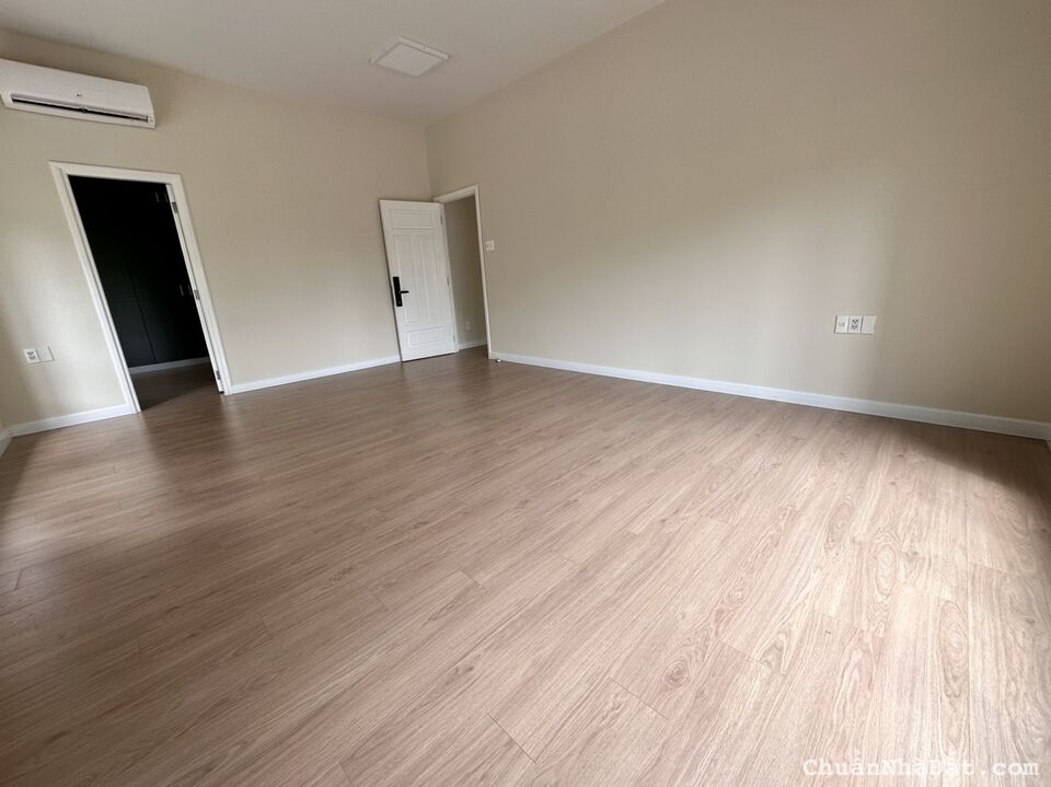 Cho thuê biệt thự sân vườn, hồ bơi nguyễn Văn Hưởng, P. Thảo Điền, Quận 2 (15m x 22m) Giá 5.000$