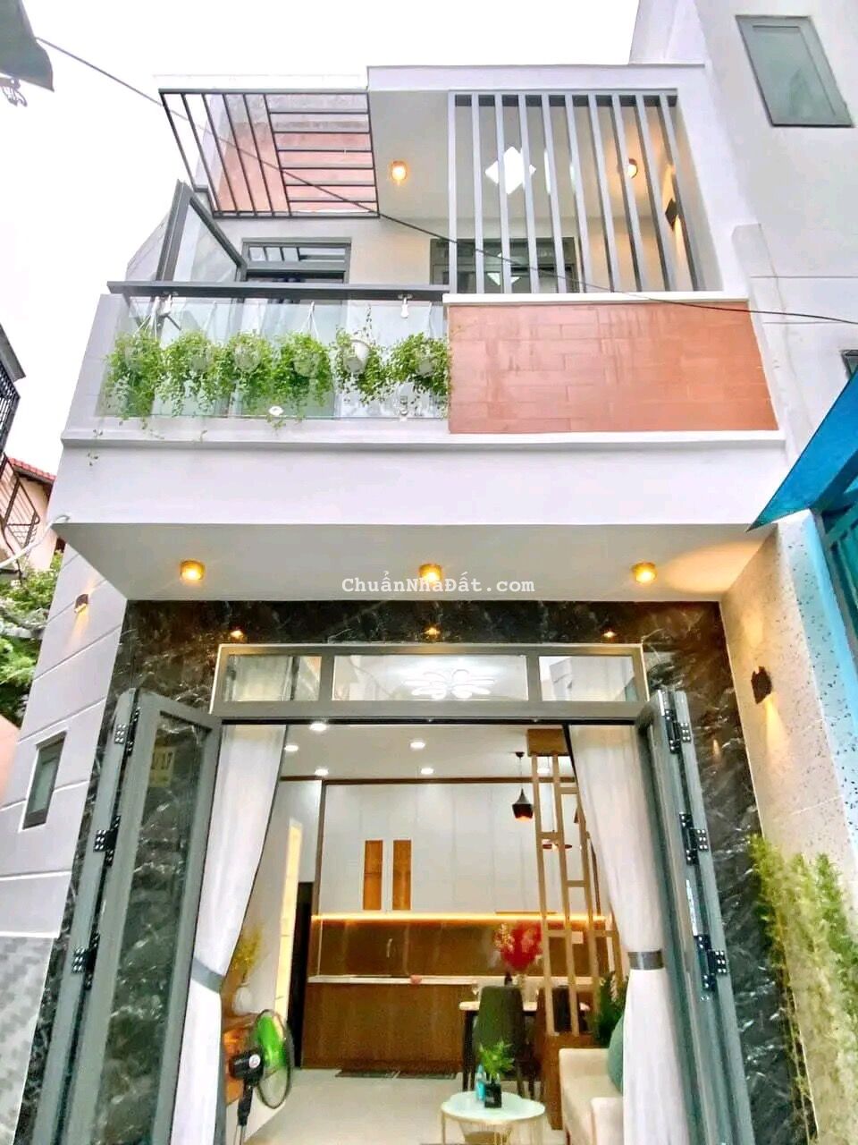 Xoay vốn hàng hoá bán nhà 30m2 Nguyễn Kiệm,Phú Nhuận giá 2tỷ100 gần Vòng xoay Phạm Văn Đồng.Hẻm 6m