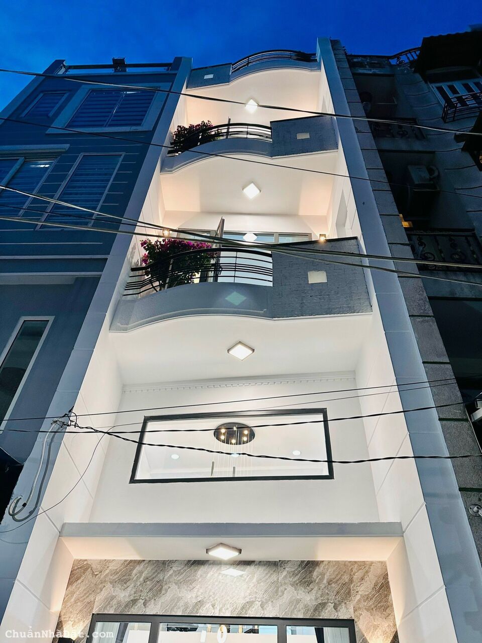 Ngộp! Bán nhà 28m2 xây 4 tầng đường Nhiêu Tứ, Phú Nhuận giá 1tỷ900 gần Co. Op mart Rạch Miễu