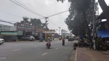 Cần bán căn mặt tiền 120m2 xây 4 tầng đường Hai Bà Trưng,Dĩ An giá 7tỷ100.Gần Y tế Dĩ An.Sổ riêng.