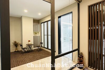 Bán căn hộ Midtown M5, 133m, giá tốt 8ty7 full thuế phí. 