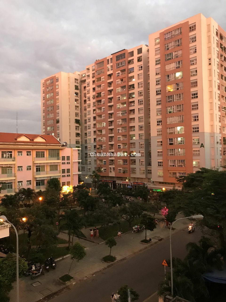 Căn hộ chung cư Bàu Cát II lô A 3pn 12 triệu, nội thất cơ bản, nhà chính chủ