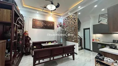 Nhà đẹp phố Văn Cao- Cách oto 30m- 3 Phút ra Hồ Tây