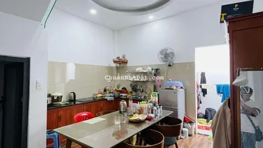 Nhà mặt tiền đường 882 phú hữu DT 64m, 3 tầng giá tốt