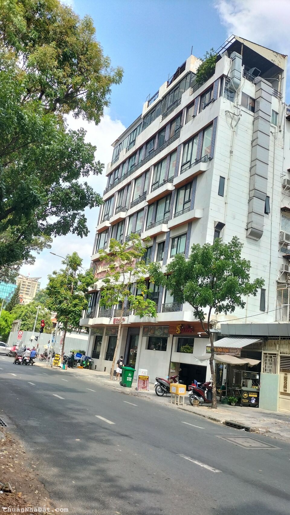 Cho thuê nhà 120Bis Nguyễn Đình Chiểu Quận 1,DT: 11x29m,Trệt + 1 lầu,giá: 260tr TL