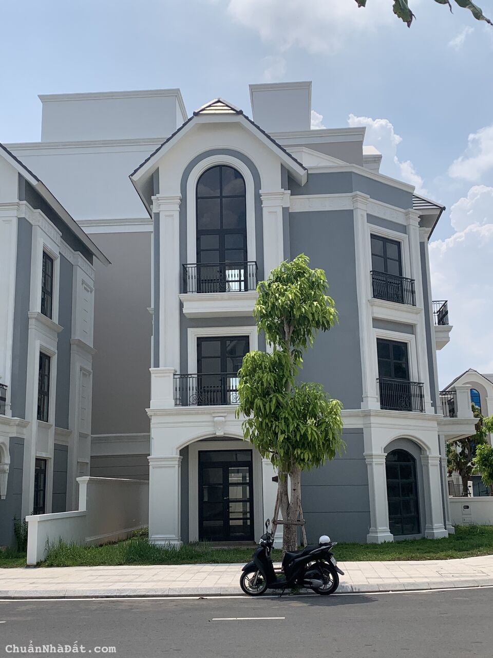 Nhà mặt tiền đường số 4 P HBP Q Thủ Đức, DT: 12x45m, 2 lầu, giá: 37.8 tỷ TL