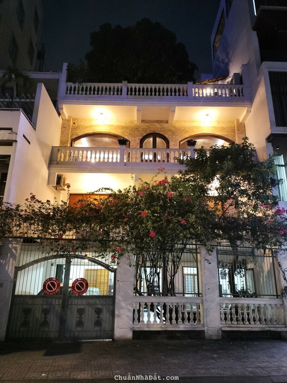 Bán biệt thự 27A Thạch Thị Thanh Quận 1, DT: 10x24m, 4 lầu + hồ bơi, giá: 125 tỷ TL