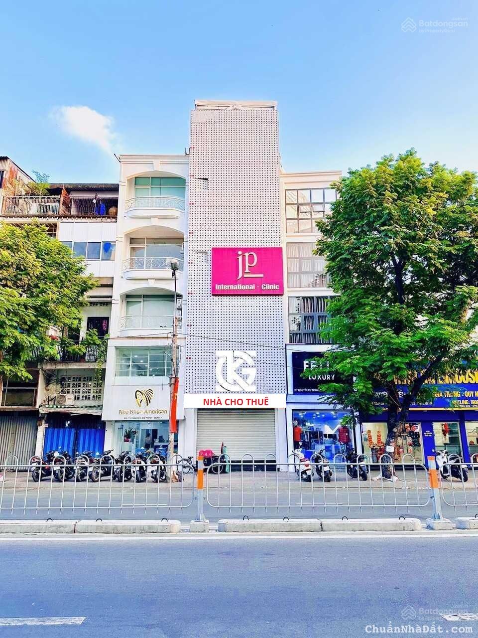 Nhà mặt tiền 115 Nguyễn Cư Trinh Quận 1, DT: 5x20m, nở hậu: 9m, 5 lầu + sân thượng + TM