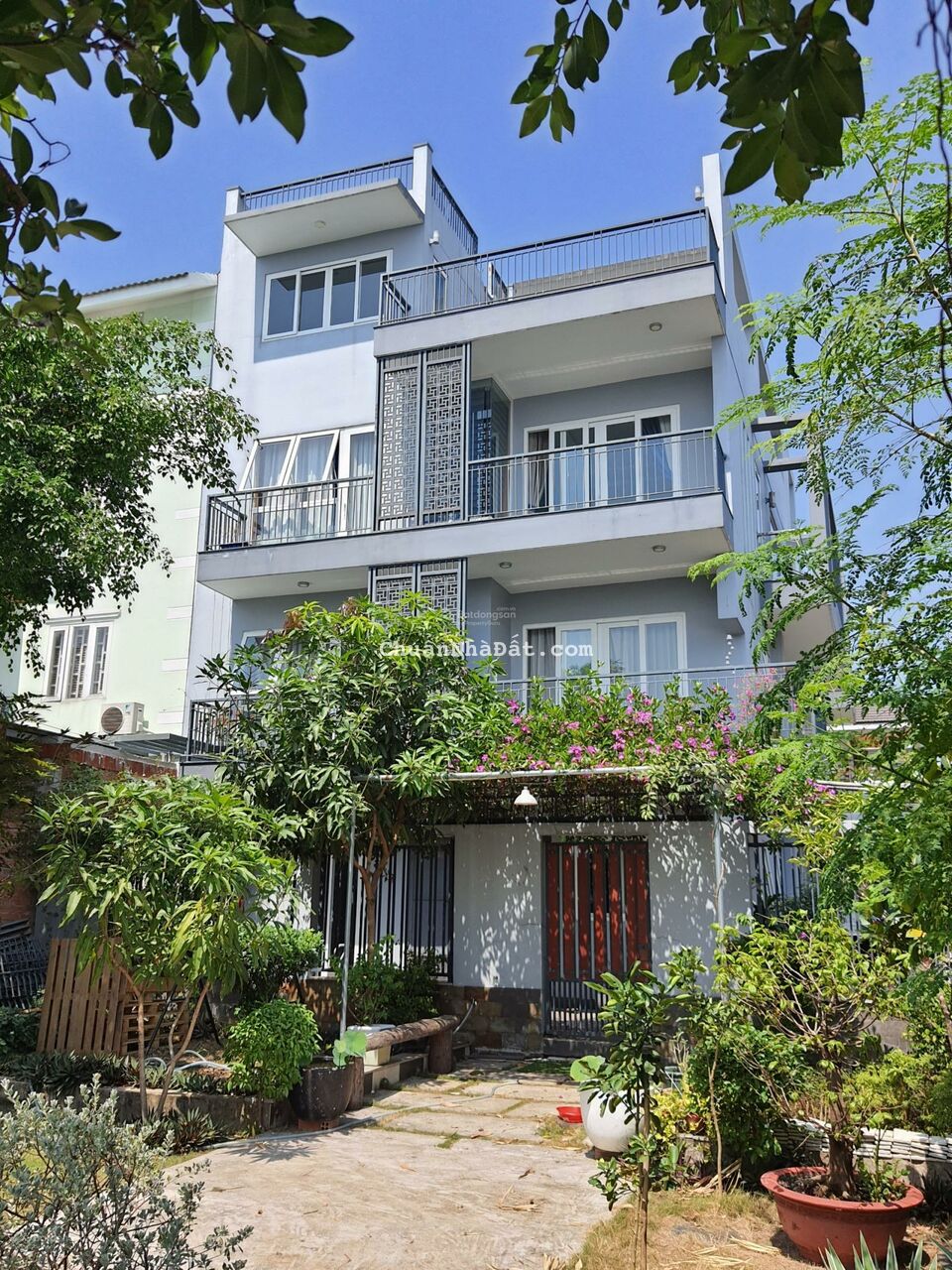 Bán biệt thự ven Sông Sài Gòn, TP. Thủ Đức, 4 lầu, DT: 12x40m, DTCN: 452m2, giá: 45 tỷ TL