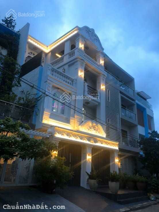 Bán biệt thự 22 đường 46, P.Tân Phong, Quận 7. 7x15m, trệt, 3 lầu, mái, giá: 23 tỷ TL