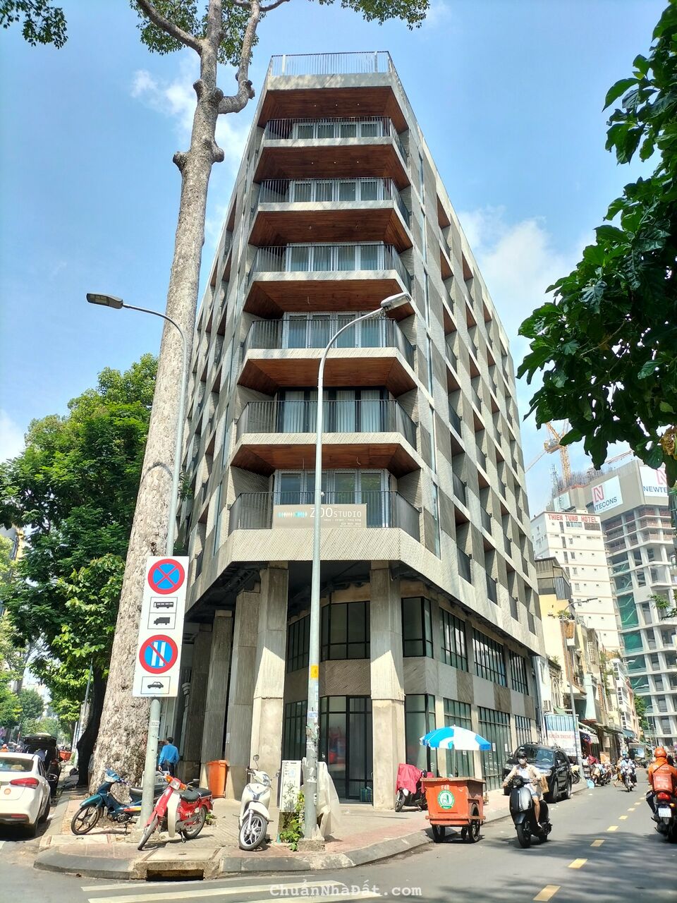 Cho thuê nhà mặt tiền  Phan Bội Châu Quận 1, DT: 7x24m, 7 lầu, giá: 1 tỷ/ tháng.