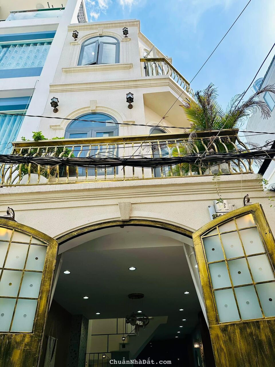 Cô Mai cần bán gấp căn nhà 45m2 giá 1tỷ950 đường Lê Văn Sỹ P10 Phú Nhuận. Có sổ hồng riêng