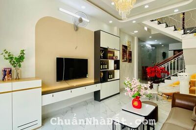 Thanh lý gấp căn nhà Nguyễn Thượng Hiền p6 Bình Thạnh  DT:67m2. Giá 2,5 tỷ  . Sổ hồng riêng.