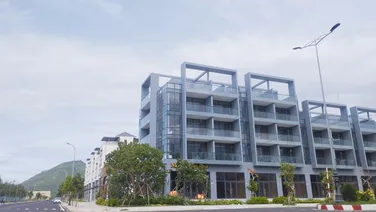 ##SHOPHOUSE PHỐ-3 TẦNG-DT108-CÓ SỔ-NHHT 70%-GIÁ 2,6TỶ.