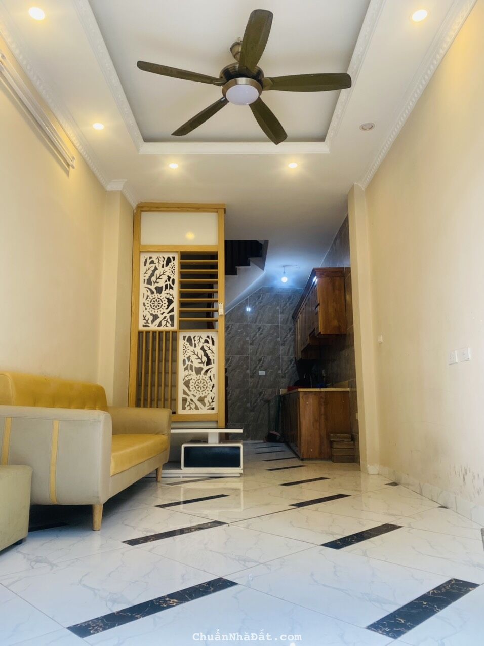 Bán nhà Đường Giải Phóng mặt ngõ 4 chỗ vào nhà - kinh doanh sầm uất, MT 3.8m, 5.6 Tỷ