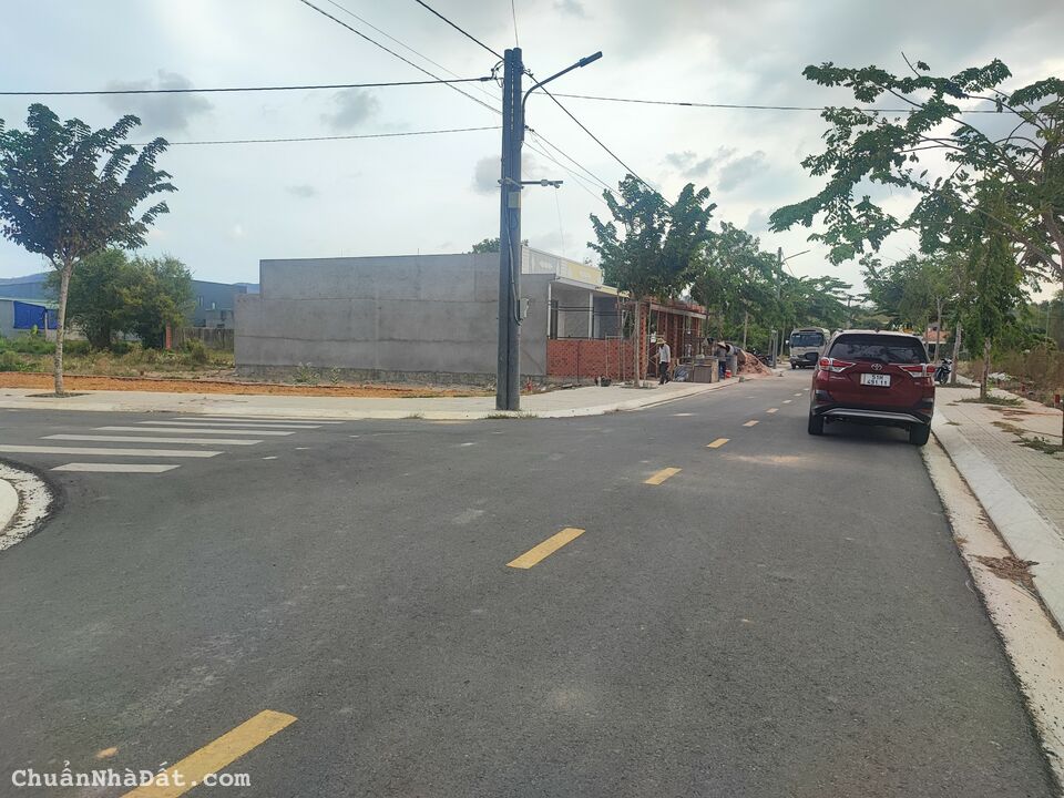 Bán lô đất MT đường Phạm Hùng, vị trí cực đẹp, rẻ hơn thị trường 200tr