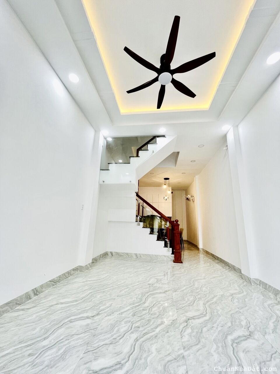 NHÀ ĐẸP Ở NGAY GẦN CHỢ THẠCH ĐÀ 44M2 – NGANG 4M.