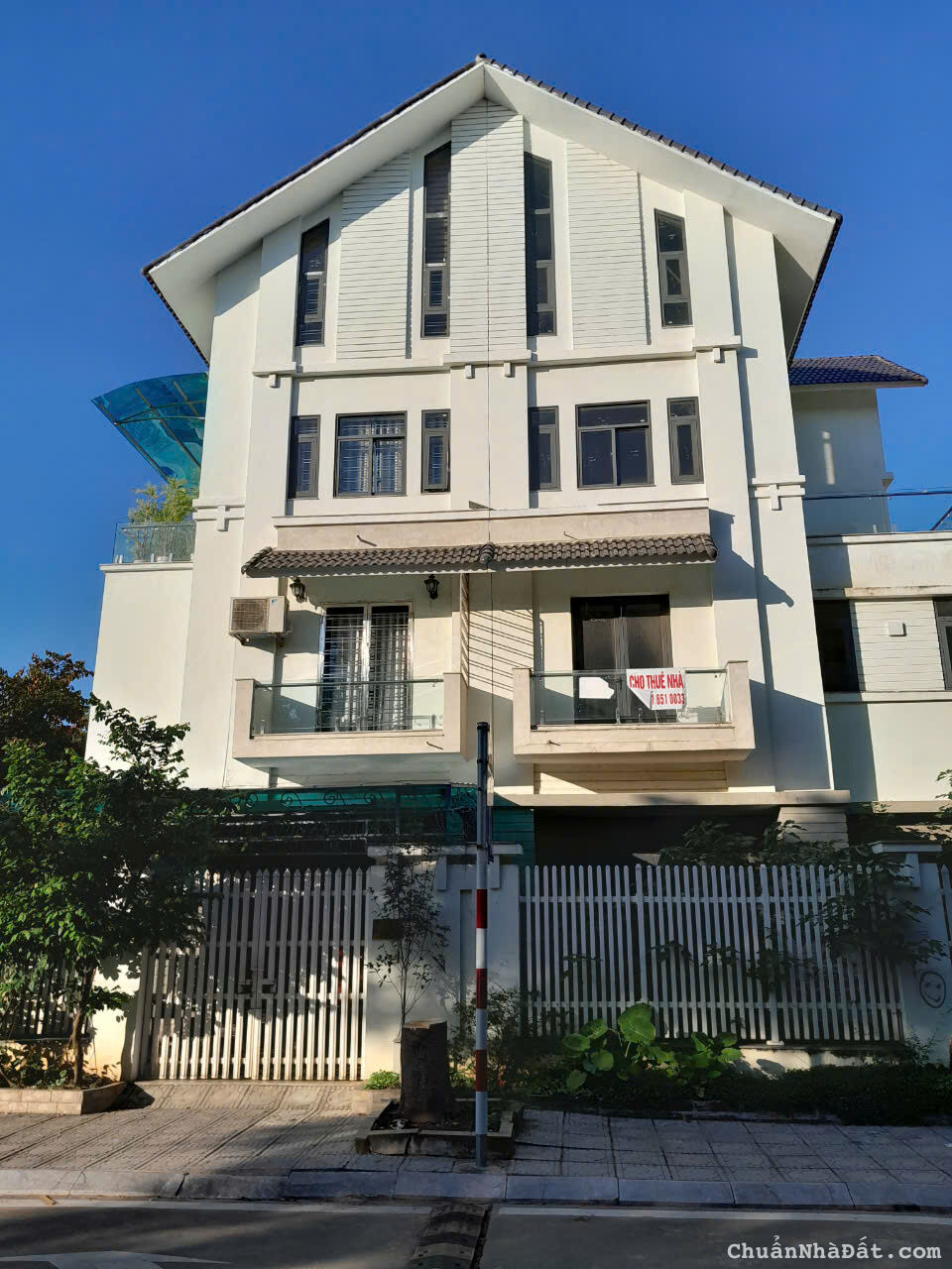 Bán nhà La Phù Hoài Đức vị trí cực đẹp, 200m2 mặt tiền rộng, sẵn Sổ Đỏ. Lh 0918443705.