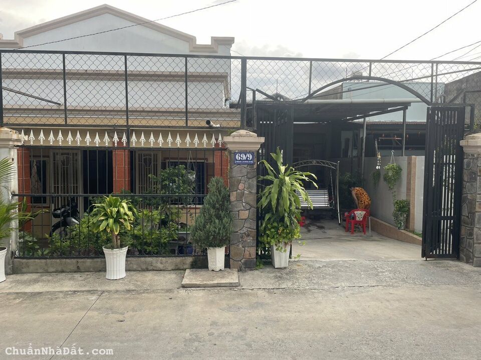 Bán nhà tại Hóc Môn, 226m2 SHR chính chủ, chỉ  9 tỷ 200 trăm triệu. Lh:0903715747