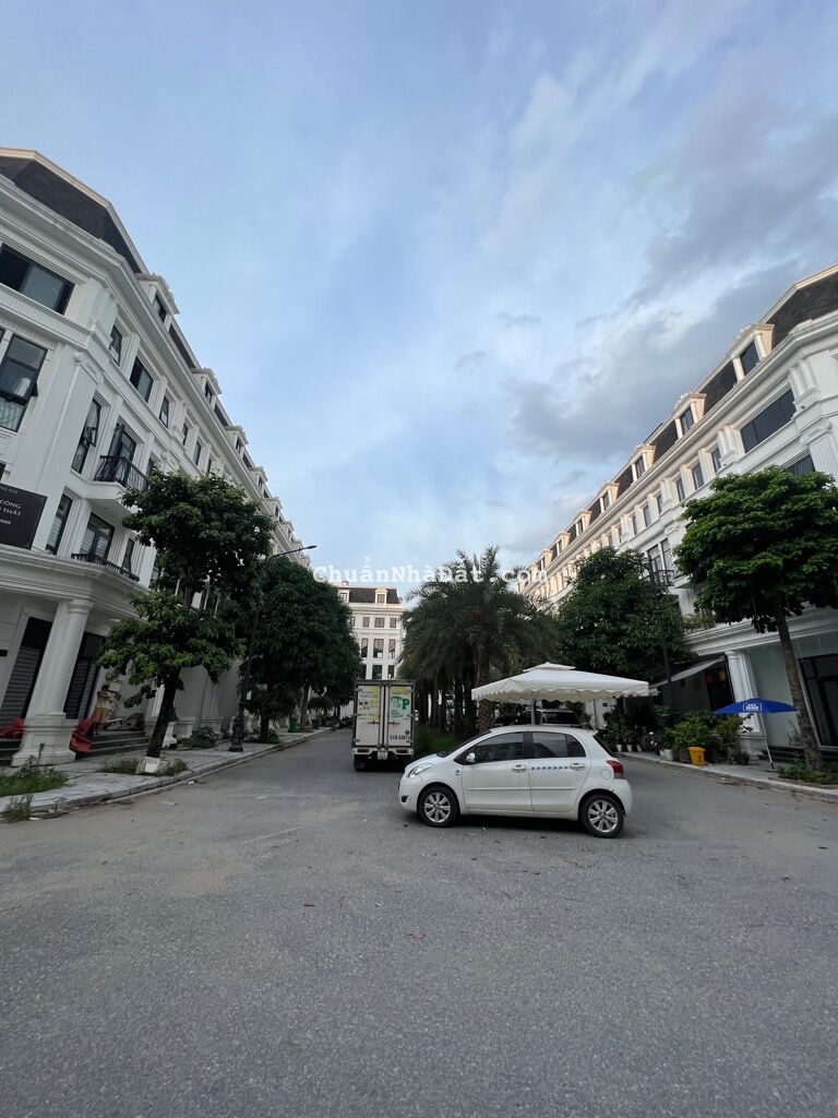 NHÀ PHỐ LIỀN KỀ TTTP HÀ NỘI 94M x 5 TẦNG VĨA HÈ KINH DOANH SỔ ĐỎ CHỈ 23 tỷ. LH:0972568758