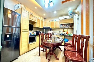 Bán nhà liên kề Nguyễn Chánh, Cầu Giấy, vỉa hè rộng, 40m2, 5 tầng chắc chắn 15 tỷ. Lh:0942023590