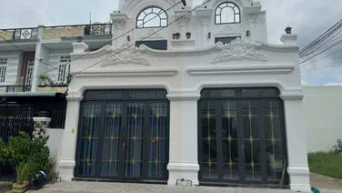 BÁN NHÀ GIÁP CHỢ BÌNH CHÁNH - ĐƯỜNG NHỰA XE TẢI 6M - FULL NỘI THẤT - SHR