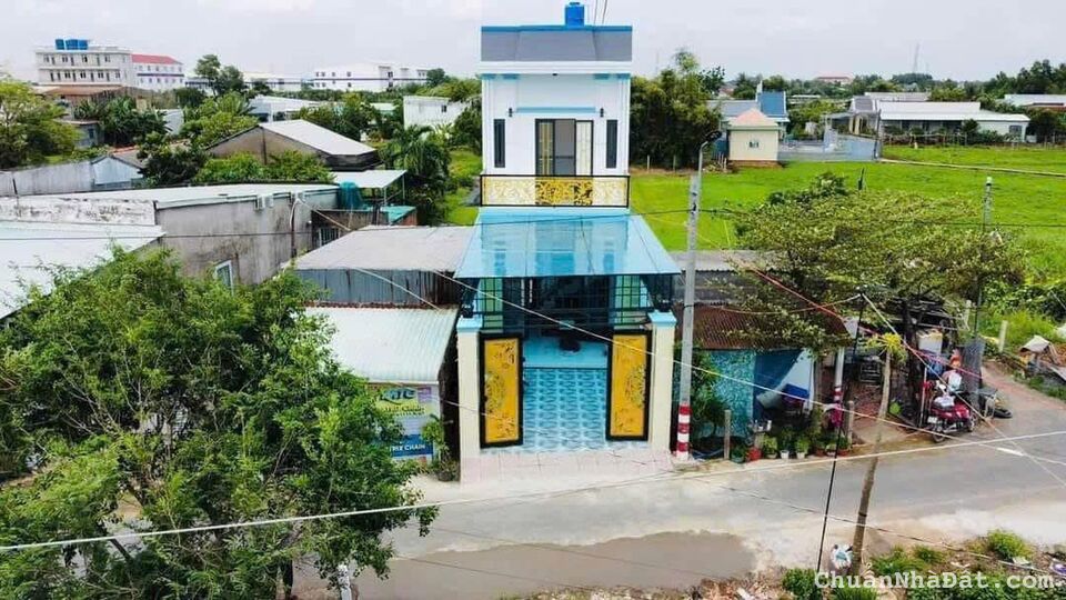 Bán nhà MT đường nhựa, 84m2, SHR, tặng Full nội thất