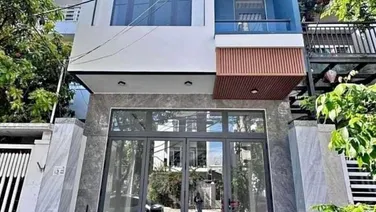 anh kí gửi nhà nằm ở mặt tiền đường huỳnh bá chánh 120m2