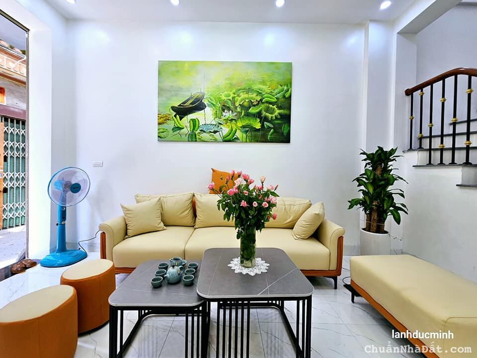 Bán Nhà Phố Đi Bộ Trịnh Công Sơn, Tây Hồ, 4 Tầng, Mặt Tiền 4m. Gần Lotte Lạc Long Quân