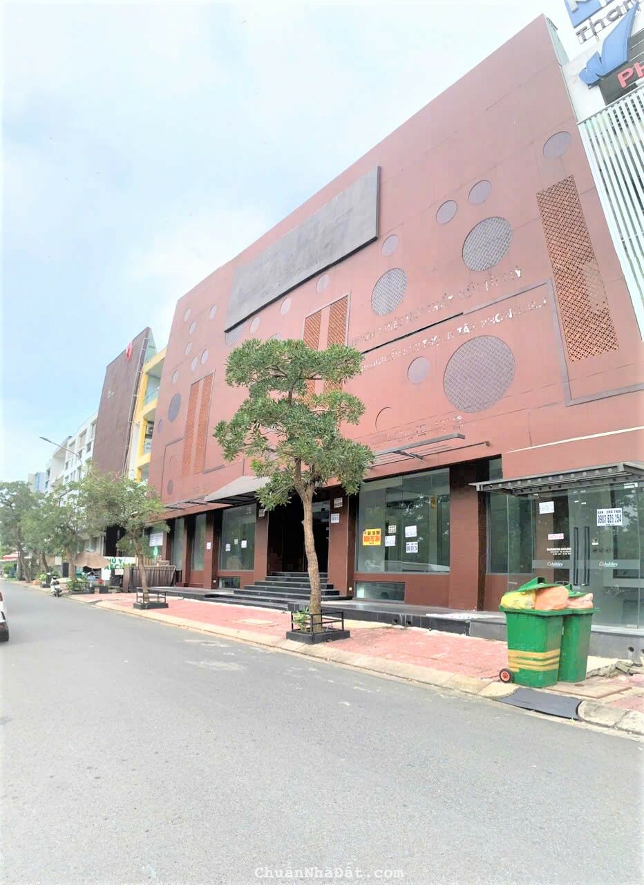 Tòa nhà MT số A15-16-17-18-19 Nguyễn Hữu Thọ Q7 DT 500m² giá 17.500$/th