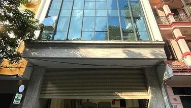 Cho Thuê Tòa Văn Phòng 8 Tầng Phố Trần Duy Hưng. DT 105m2, Mt 9.3m. Giá 140tr/th