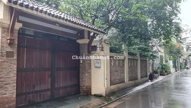 Biệt Thự phố Nguyễn Chí Thanh, Siêu Hiếm, Kinh Doanh, Ô tô đỗ sân. Sổ 333m, Mt 10m, 60 tỷ