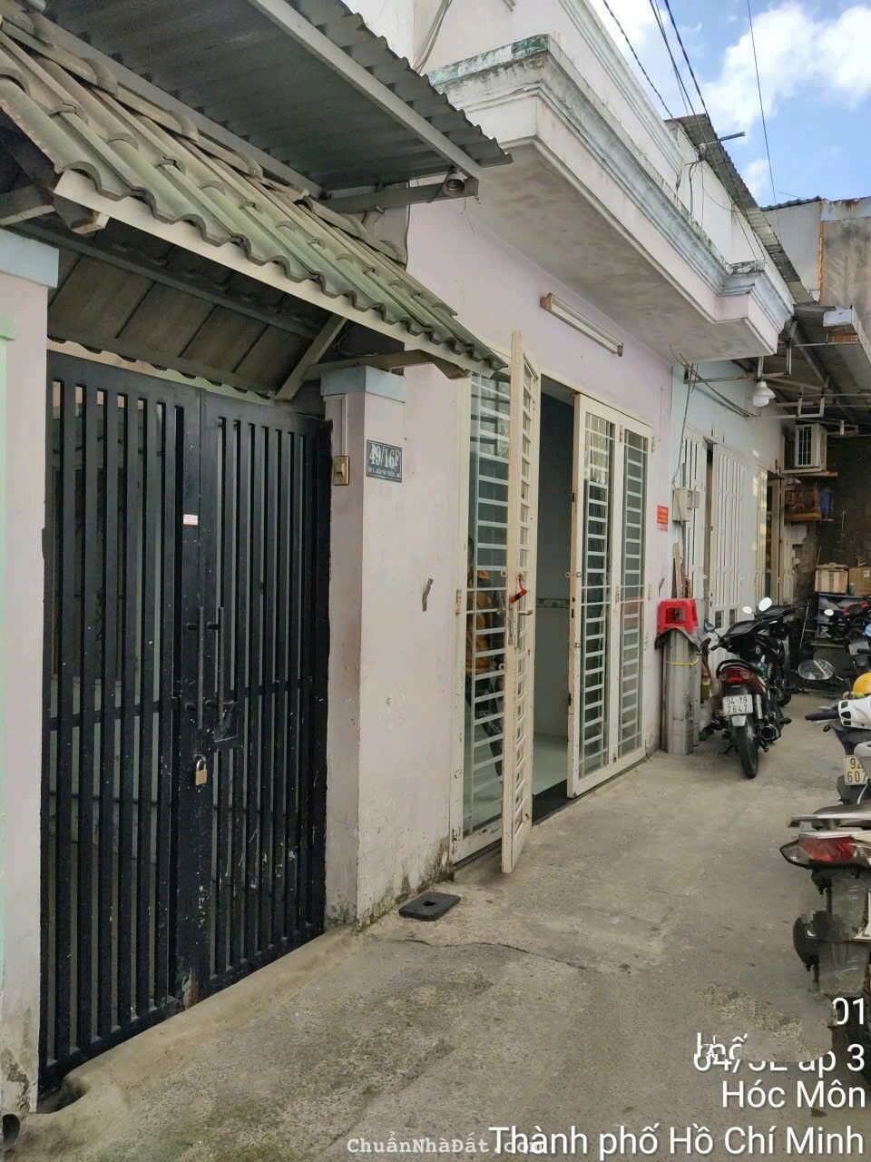 bán Nhà Cấp 4 rộng, thoáng (Sổ Hồng Riêng)- gần ngã tư đường Ấp 3 và Đường Xuân Thới Thượng 32 trườ