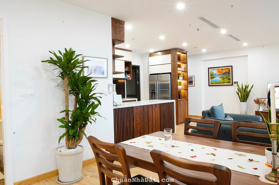BÁN CĂN 3 NGỦ VIEW HỒ TẠI VINHOMES D'CAPITALE NHỈNH 8 TỶ