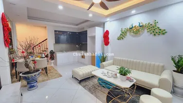 Cần Bán Nhà Quận Thanh Xuân, Sát Royal City, DT 35m2 x 4T, Chỉ 4.5 Tỷ, Ngõ Nông Gần Phố.
