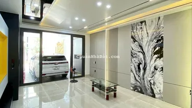 Bán nhà tuyến 2 Văn Cao 5 tầng có thang máy mới tinh độc lập, sân cổng